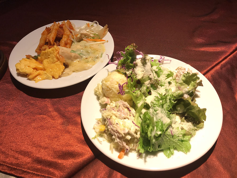 ロマン亭 ヴィラ なんばCITY店 ステーキ 炭火焼 大阪 なんば 難波 完熟肉が食べられる、サラダはビュッフェで食べ放題