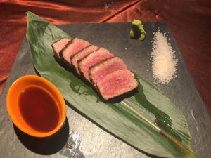 ロマン亭 ヴィラ なんばCITY店 ステーキ 炭火焼 大阪 なんば 難波 完熟肉が食べられる、サラダはビュッフェで食べ放題
