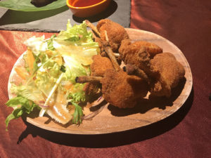 ロマン亭 ヴィラ なんばCITY店 ステーキ 炭火焼 大阪 なんば 難波 完熟肉が食べられる、サラダはビュッフェで食べ放題