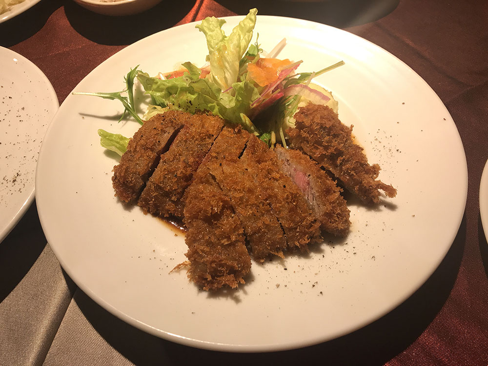 ロマン亭 ヴィラ なんばCITY店 ステーキ 炭火焼 大阪 なんば 難波 完熟肉が食べられる、サラダはビュッフェで食べ放題