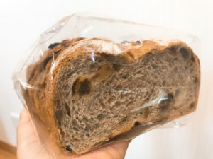 フレッシュベーカリー神戸屋 中百舌鳥店 国産ショルダーハムサンドイッチとくるみとレーズンのパンがおすすめ