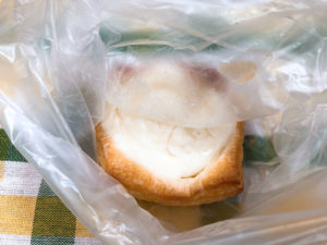 フレッシュベーカリー神戸屋 100周年サンドイッチ（カツカレーサンド）と神戸屋おすすめのパン
