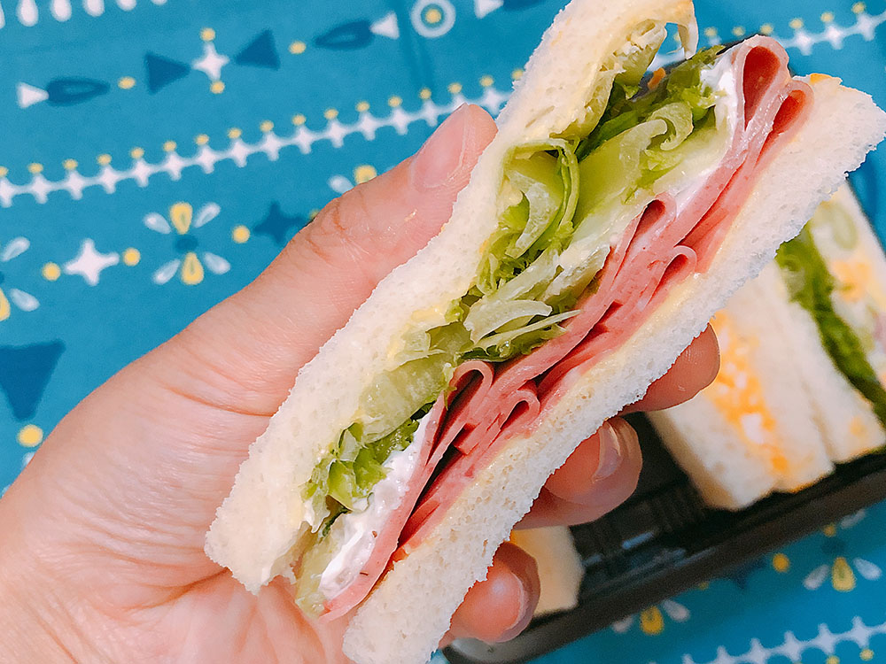 フレッシュベーカリー神戸屋・８月の新商品サンドイッチは見た目も美味しいサンドイッチ