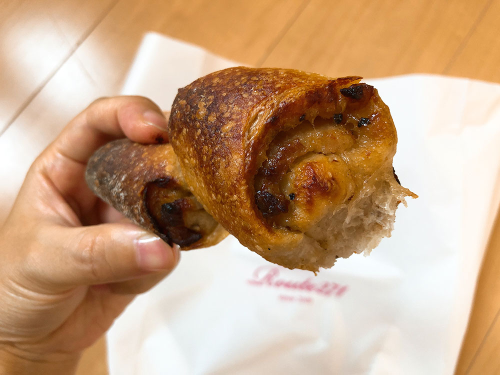梅田で人気のパン屋さんROUTE271（ルート271）のやみつき豚肉のエピとマヨたまコーンがおすすめ・ROUTE271