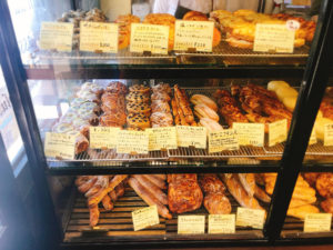 ルート２７１のタイ風焼きそばパンが開店前から行列ができる人気のパン
