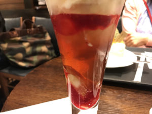 旬の美味しいフルーツケーキやパフェが楽しめるカフェ・FOUNDRY（ファウンドリー）はキラキラケーキがいっぱい