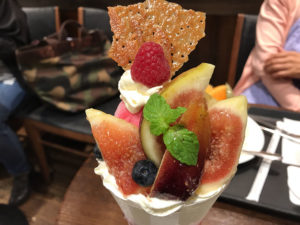 旬の美味しいフルーツケーキやパフェが楽しめるカフェ・FOUNDRY（ファウンドリー）はキラキラケーキがいっぱい