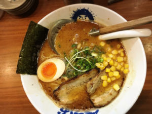 TVや雑誌で人気！堺市・中百舌鳥駅近くで塩ラーメンが美味しいお店「天日塩らーめんべらしお中もず店」