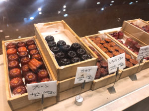 ルクアにあるカヌレ専門店「ダニエル」は毎日大行列ができる美味しいカヌレの専門店
